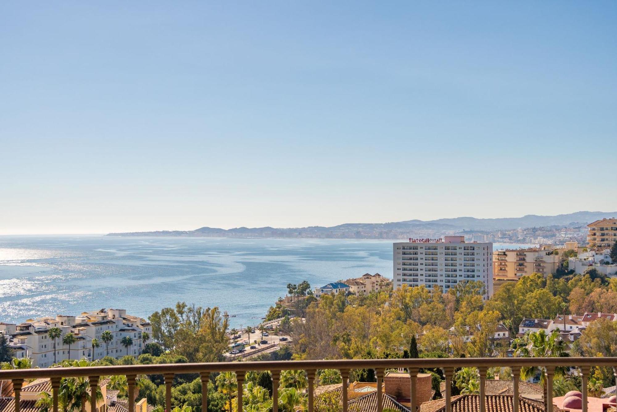 Beachside Villa With Panoramic Sea Views Benalmádena Esterno foto