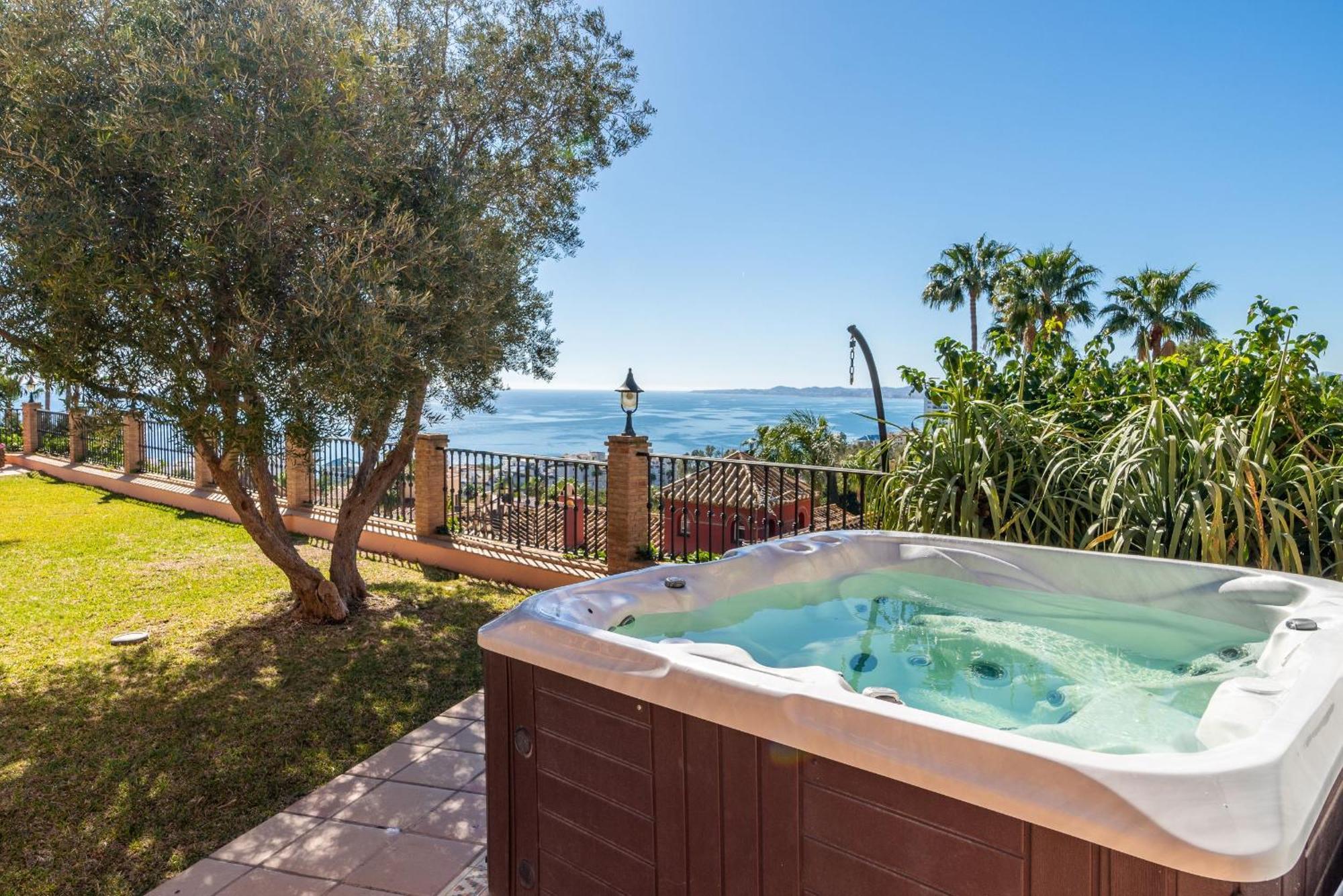 Beachside Villa With Panoramic Sea Views Benalmádena Esterno foto